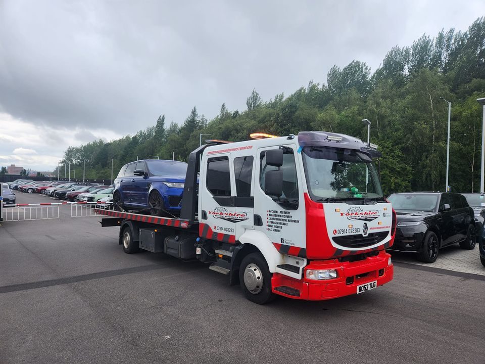 Yorkshire Accident Recovery & Rescue recovery truck carrying a Range Rover